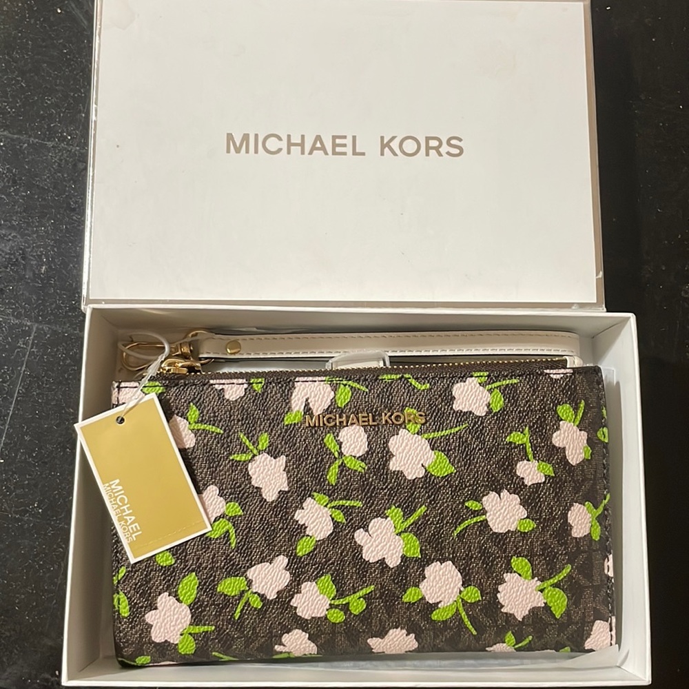 *NWT* Michael kors wallet/wristlet
